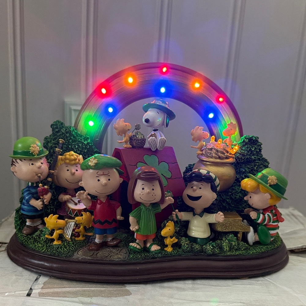 Danbury Mint Peanuts Lighted ‘Luck Of The Irish St. Patrick’s Day Figurine